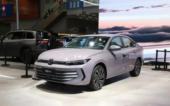 8.88万起朗逸新车上线，轩逸对比谁更适合家庭