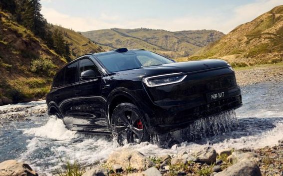 全新问界M7：技术驱动的“阳谋”与市场突围