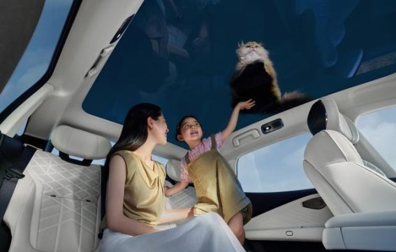 新款领克10 EM-P上市：530匹马力与智能科技的完美结合