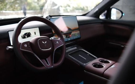 四激光三腔空气悬架加后轮转向，岚图泰山如何以不到40万打造百万级体验