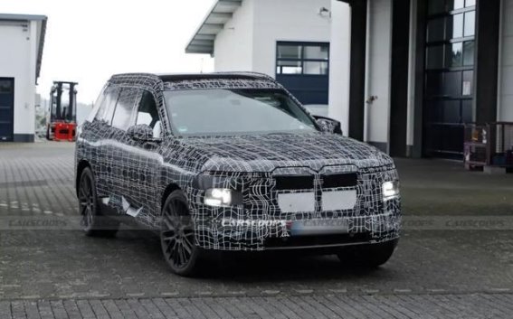 全新宝马X7海外路试曝光，豪华科技与动力全面升级