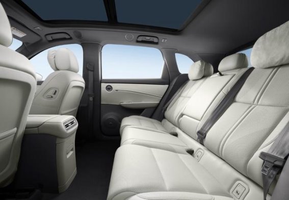 红旗HS6 145智混版评测：兼顾实用与科技的家庭首选