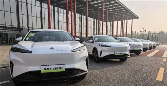 东风风神SKY EV01量产交付 打破GPS依赖实现独立北斗全覆盖