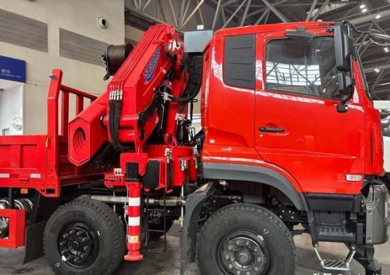 坚如磐石的可靠力量——东风天龙KC随车吊的专业之道