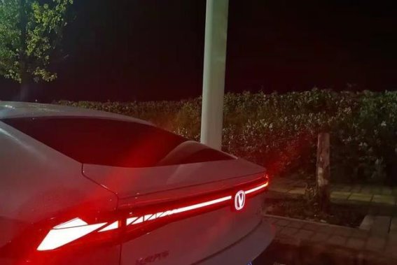 动手升级座驾细节魅力，长安UNI-V灯光与制动外观改装实录