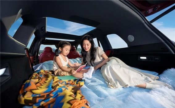 40万级家庭SUV新标杆：问界M8如何赢得14万家庭信赖