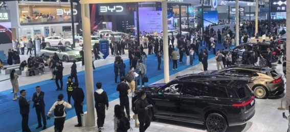 2025年新能源车市深度盘点：高增长背后的分化博弈与格局重塑