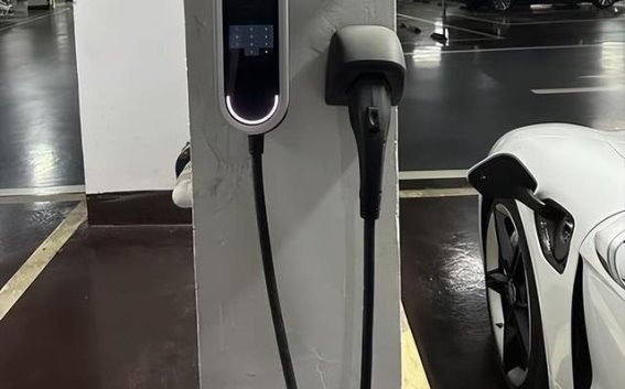 新能源补能战场的变局，车企们的战略收缩与技术博弈