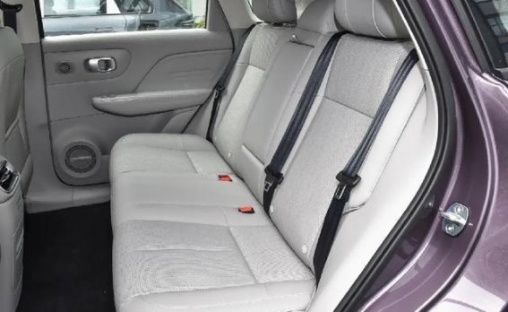 零跑B10悦享版：科技与实用性的完美融合