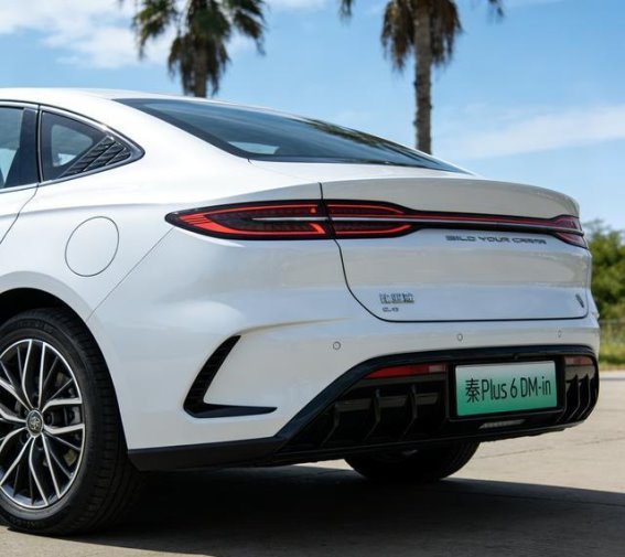 比亚迪大电池插混时代：加量不加价，重塑市场规则