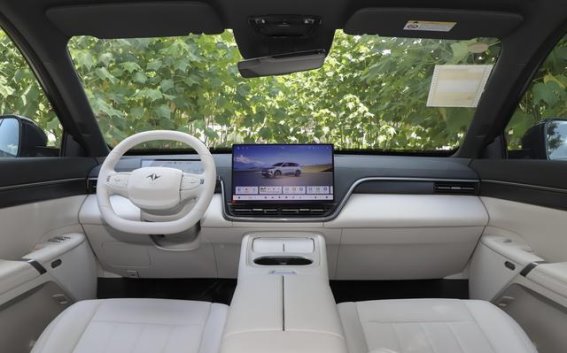 20万元预算，东风奕派eπ008六座版是否适合家庭用户？