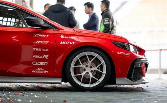 广汽传祺影豹RN1赛车：国产最强2.0T引擎助力赛道争锋