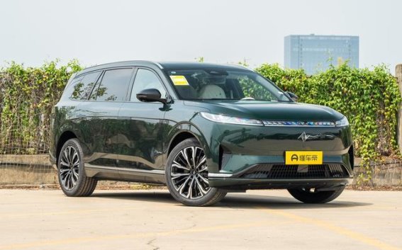 东风奕派eπ008六座版：为家庭打造的舒适移动家