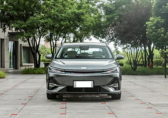 吉利银河A7：不到9万起的中型插混家轿，续航超2100公里