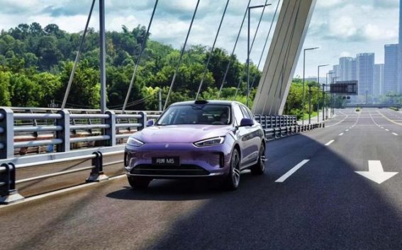 百万信赖背后的答案：问界新M5 Ultra为何成为年轻人心中的理性之选