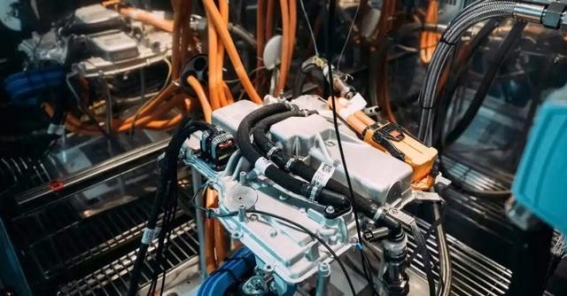 宝马M3纯电版四轮电机加持，性能车的新巅峰来了