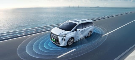 当充电桩变成“稀缺资源”：一个城市新能源车主的真实体验与思考