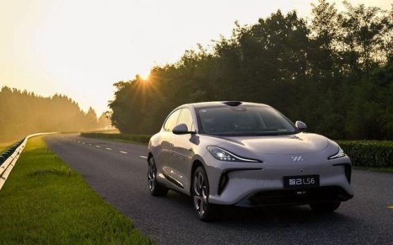 智己LS6：打破新能源车限制，重定义长途与冬季出行