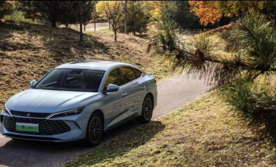 10万元家用轿车怎么选？银河A7、秦L、日产N6深度对比