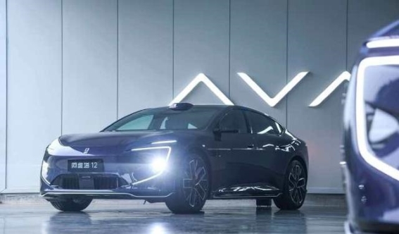 半隐藏门把手+三电机加持，新款阿维塔12实车曝光